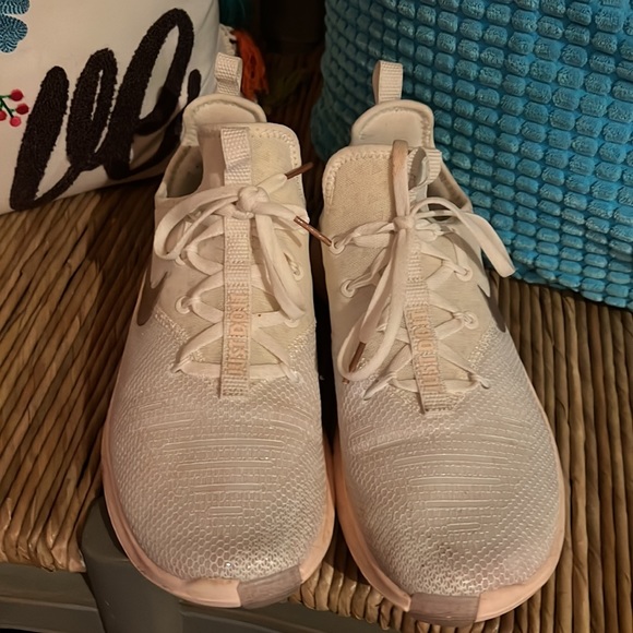 White & Light pink Nike shoes - Picture 2 of 3